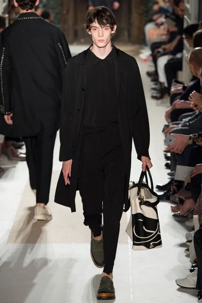 Look 48